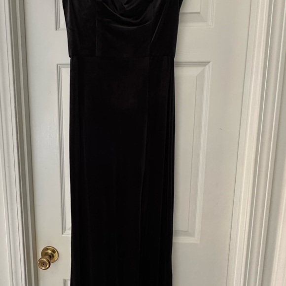 Black Floor Length Off the Shoulder Velvet Dress - Picture 3 of 4